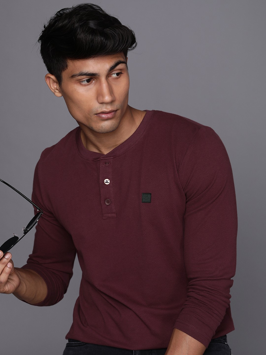 

WROGN Men Maroon Mandarin Collar T-shirt