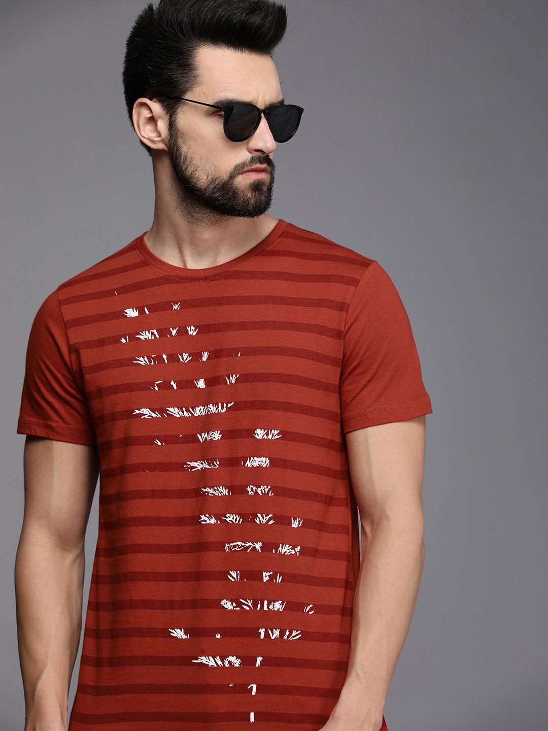 

WROGN Men Rust Red Striped Pure Cotton Slim Fit T-shirt