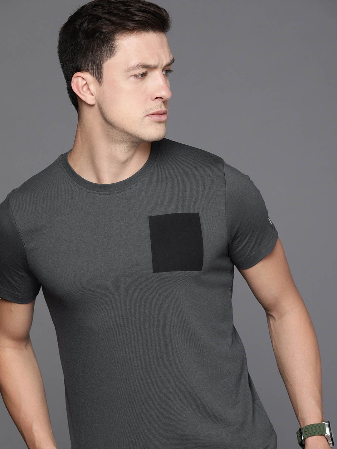 

WROGN Men Grey Slim Fit T-shirt with Printed Detail
