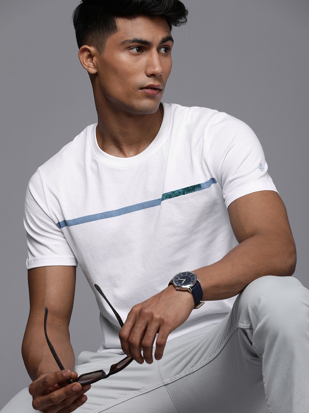 

WROGN Men White Striped Slim Fit T-shirt