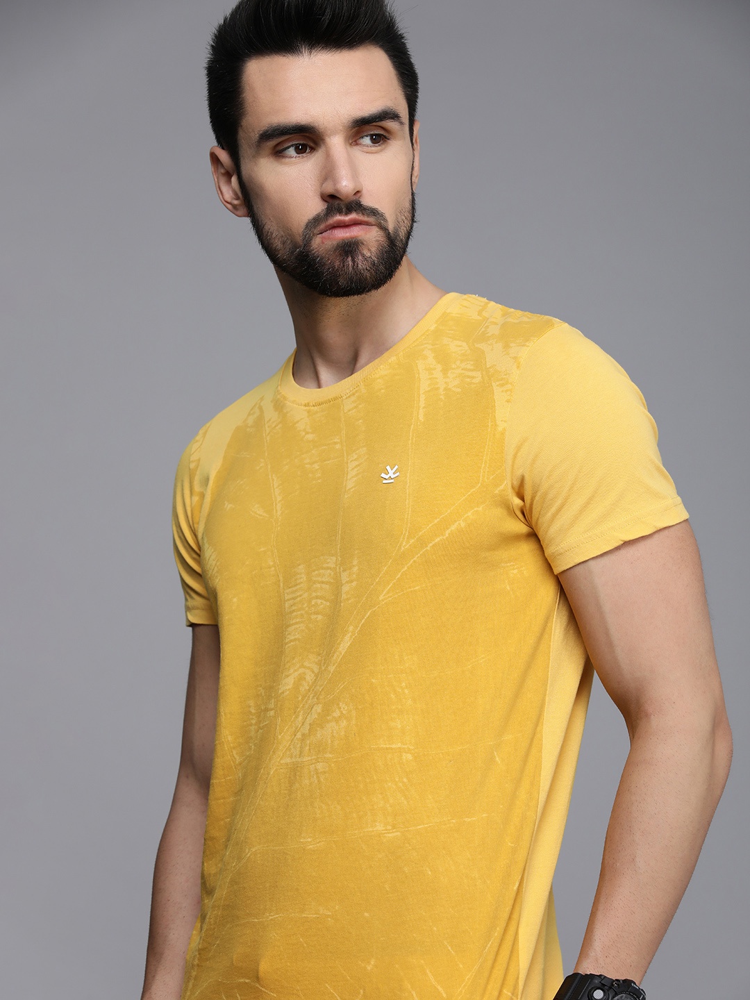 

WROGN Men Mustard Yellow Printed Pure Cotton T-shirt