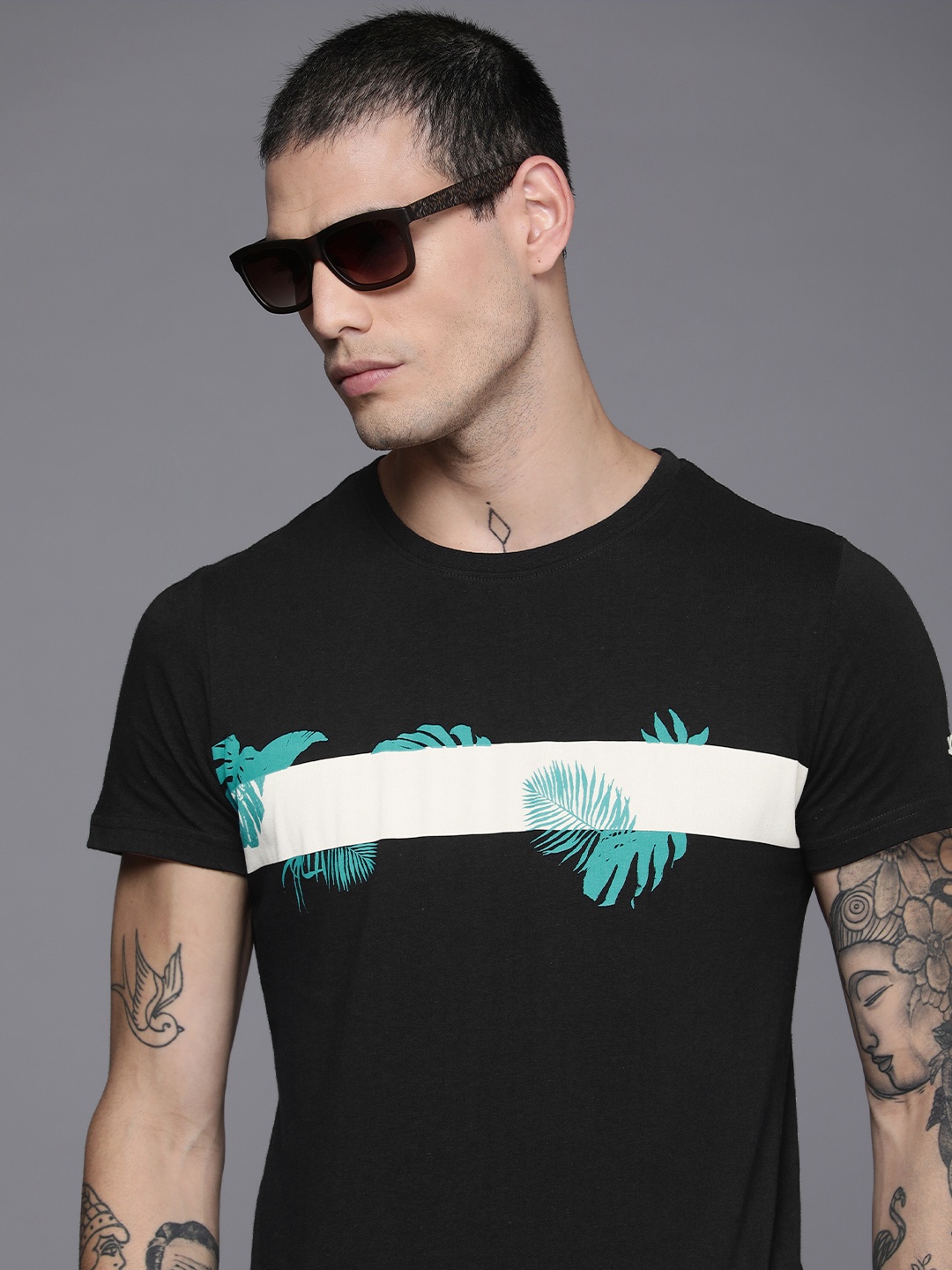 

WROGN Men Black & White Printed Pure Cotton Slim Fit T-shirt