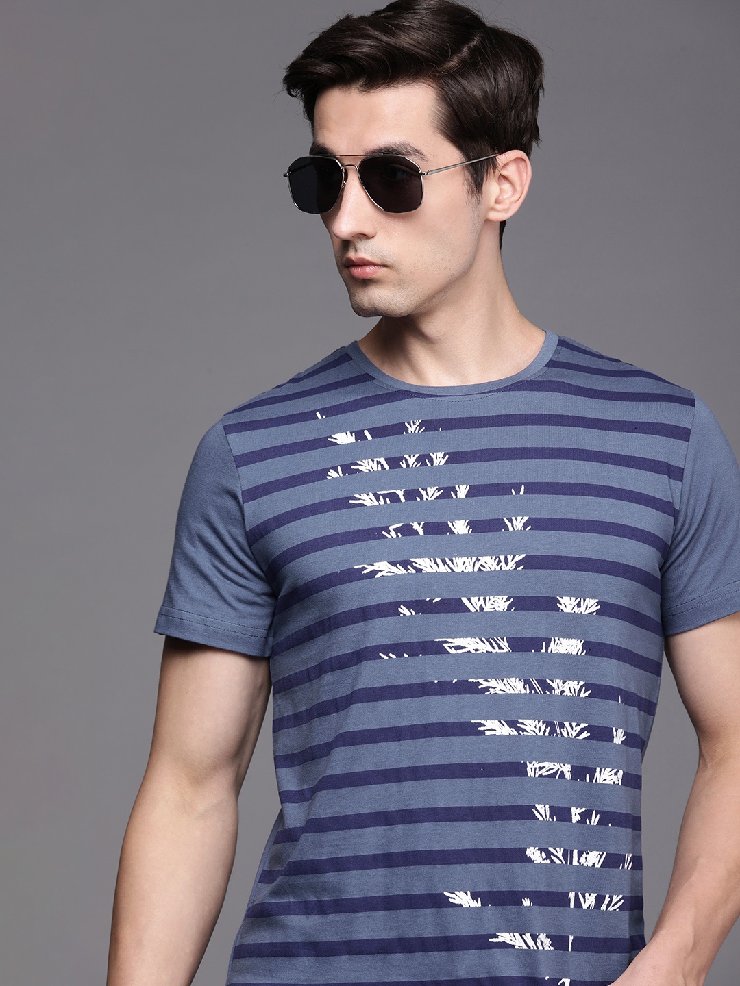 

WROGN Men Blue & Purple Striped Pure Cotton Slim Fit Casual T-shirt