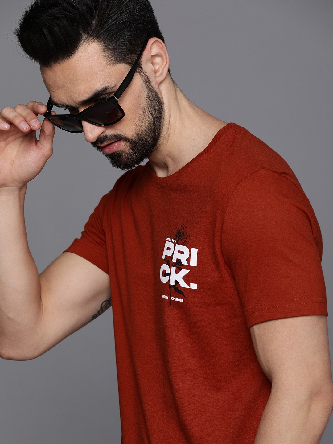

WROGN Men Red & White Typography Printed Slim Fit T-shirt