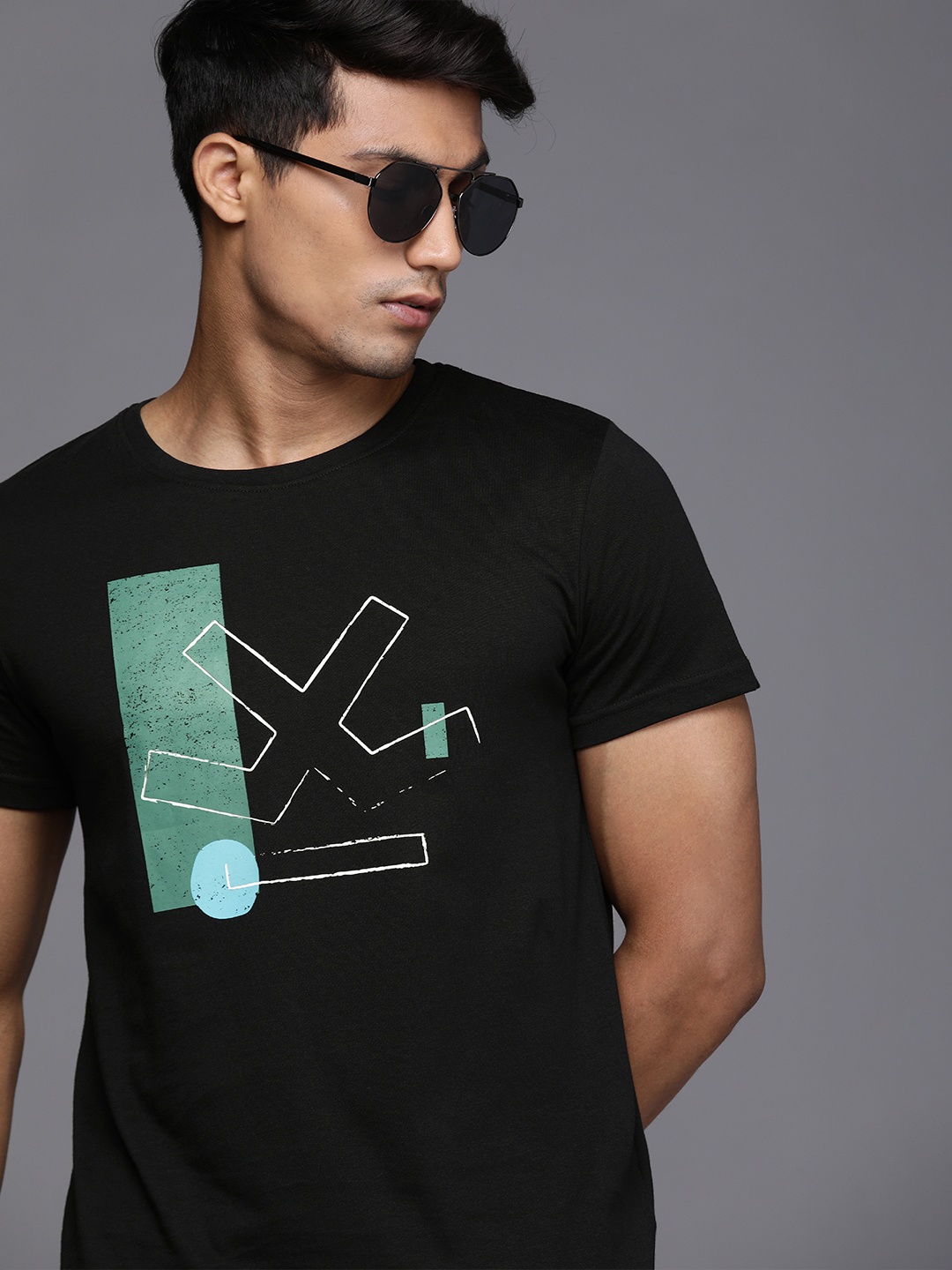 

WROGN Men Black & Green Printed Pure Cotton Slim Fit T-shirt