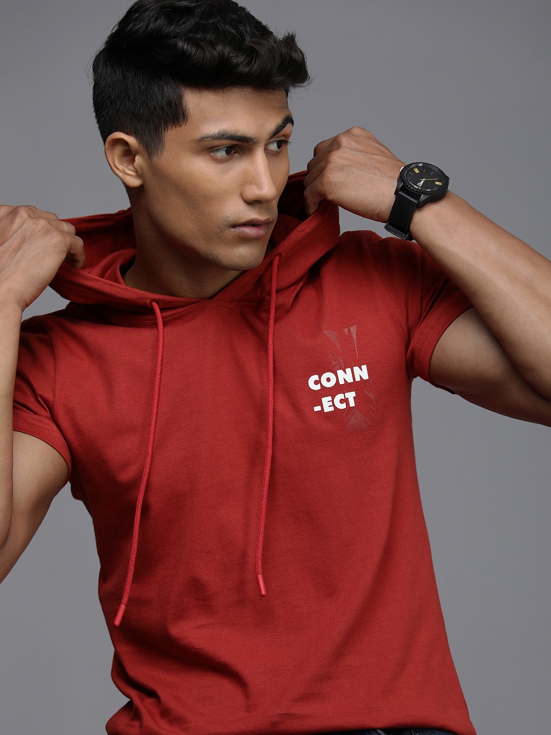 

WROGN Men Red Solid Pure Cotton Applique Slim Fit Hooded T-shirt