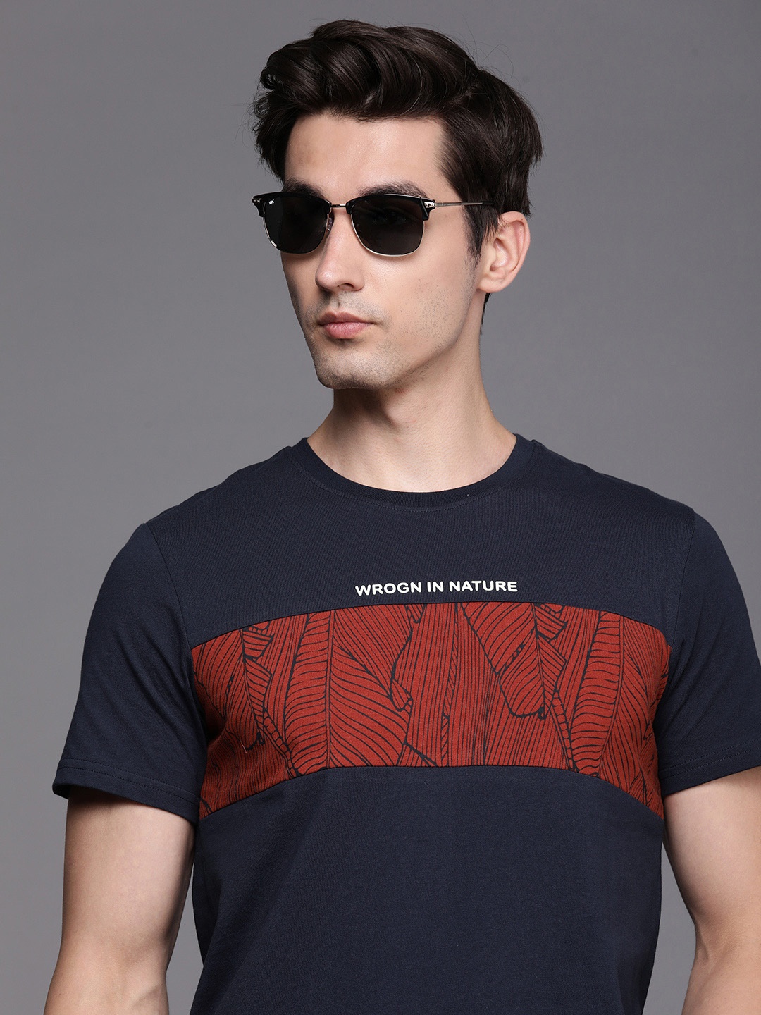 

WROGN Men Navy Blue & Brown Printed Slim Fit Pure Cotton Casual T-shirt