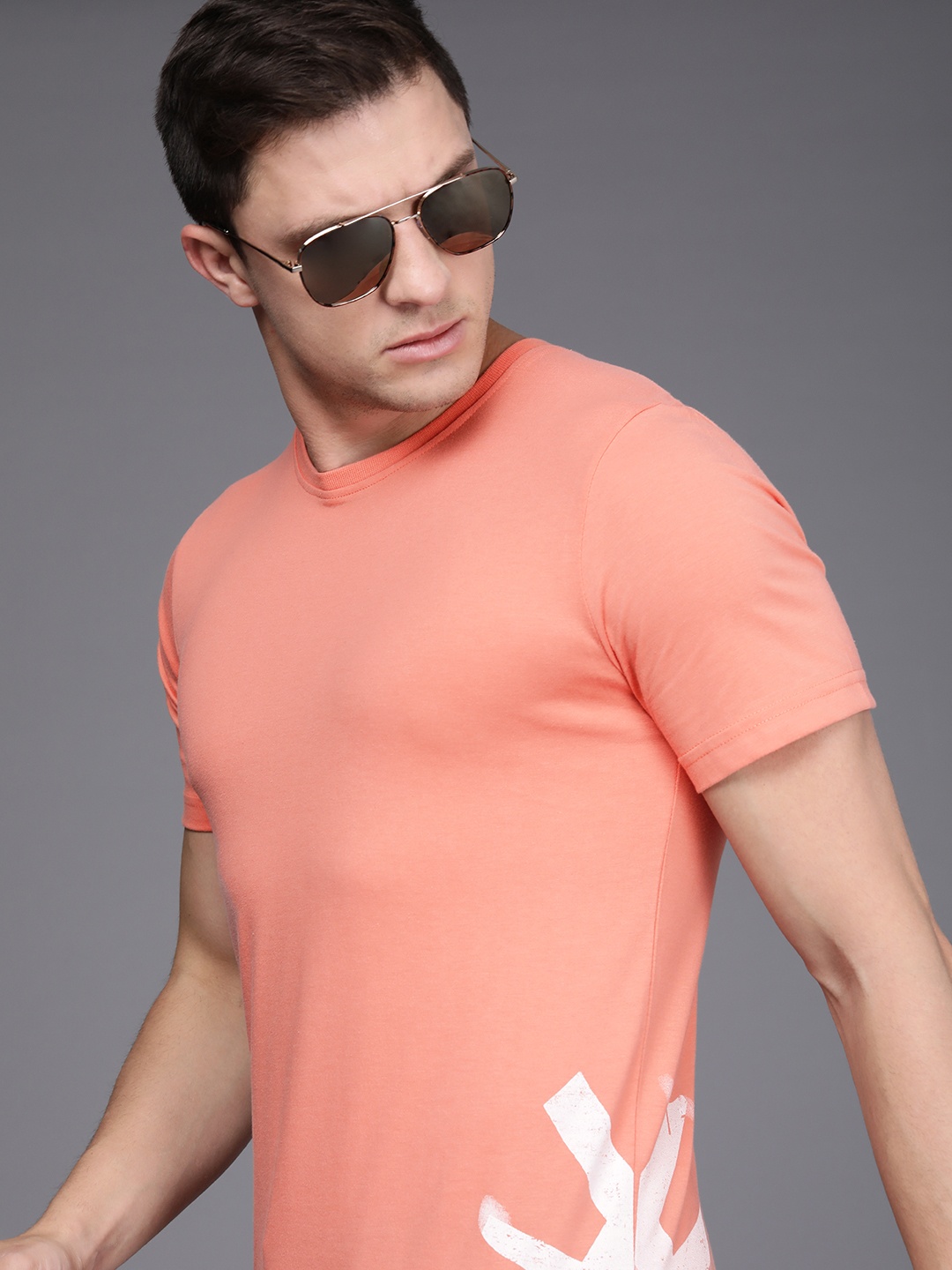 

WROGN Men Coral Pink Grphic Printed Slim Fit Casual T-shirt