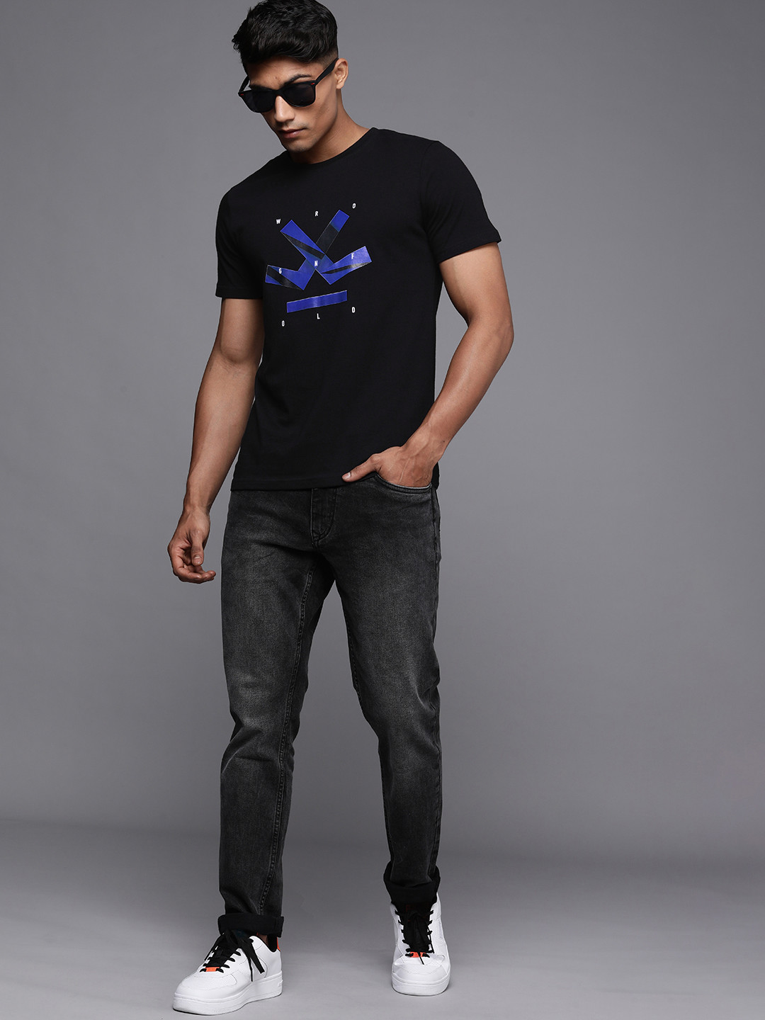 

WROGN Men Black Brand Logo Printed Pure Cotton Slim Fit T-shirt