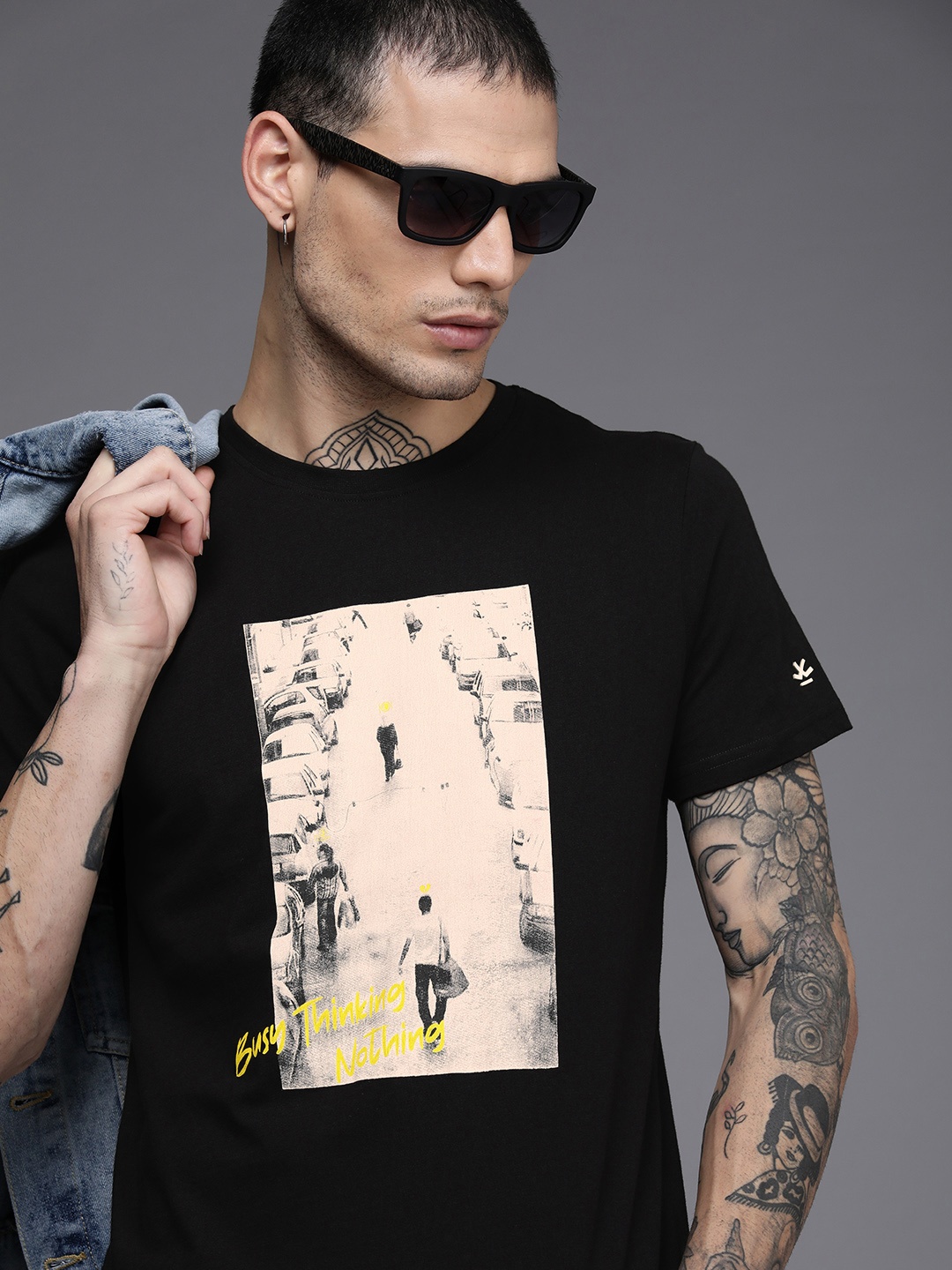 

WROGN Men Black Graphic Printed Pure Cotton Slim Fit T-shirt