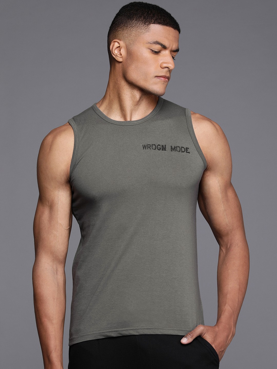 

WROGN Men Grey Typography Printed Slim Fit Sleeveless T-shirt