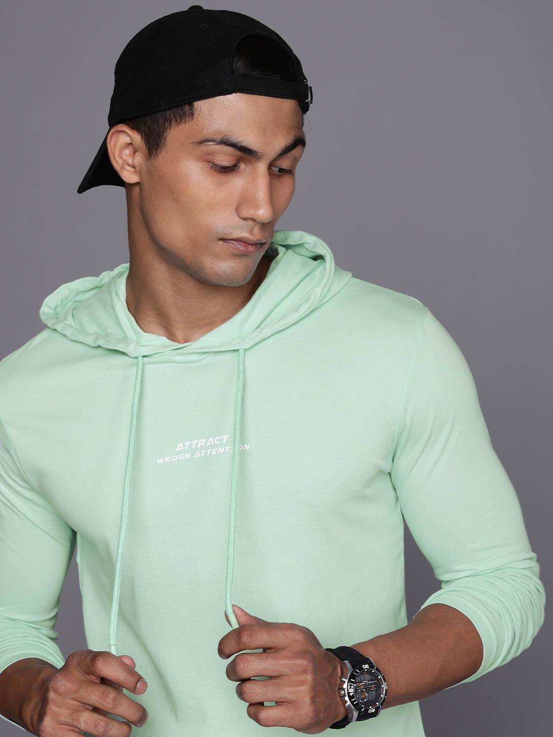

WROGN Men Sea Green Solid Long Sleeves Hood Casual T-shirt