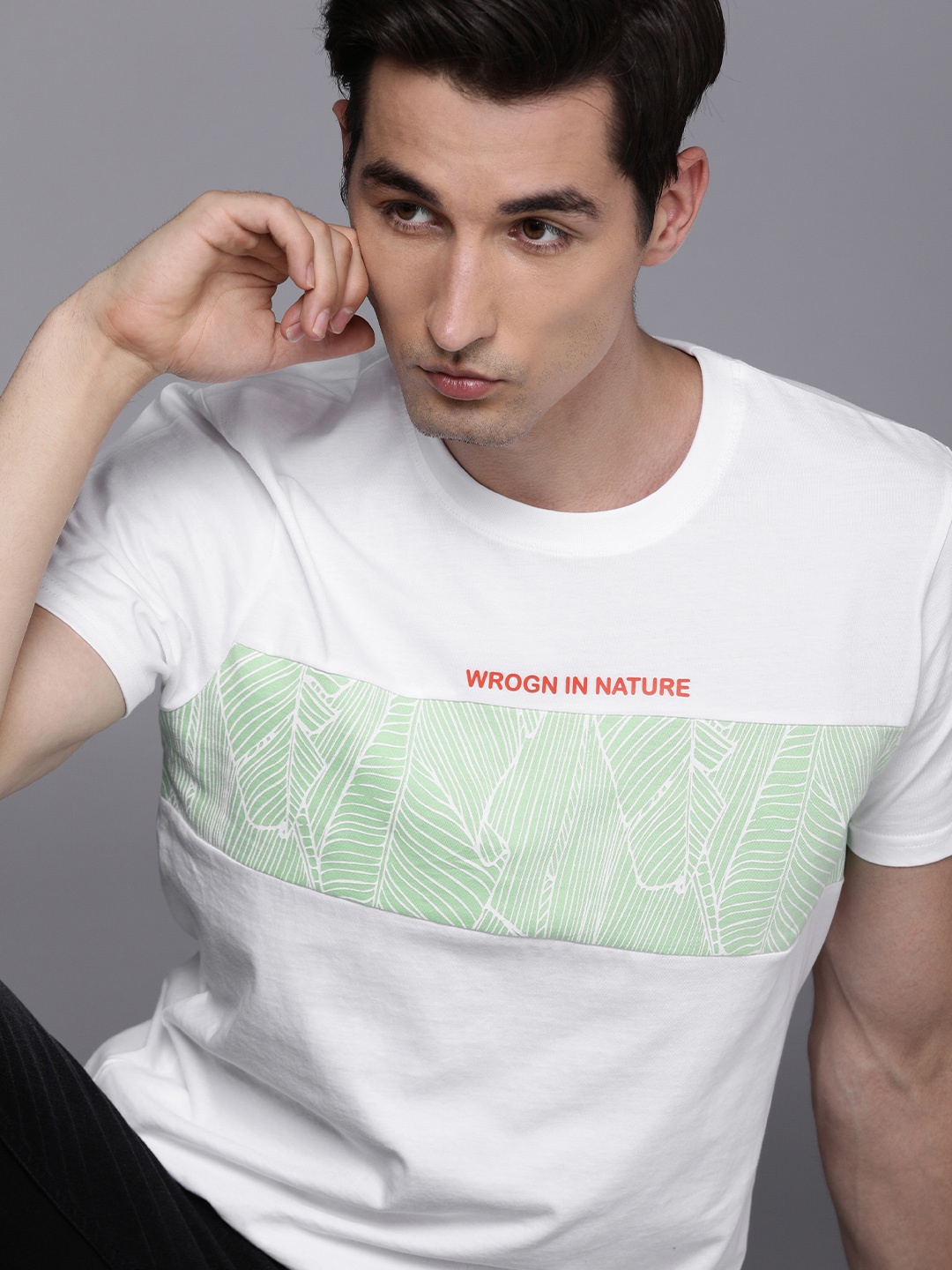

WROGN Men White & Green Colourblocked Applique Slim Fit Pure Cotton T-shirt