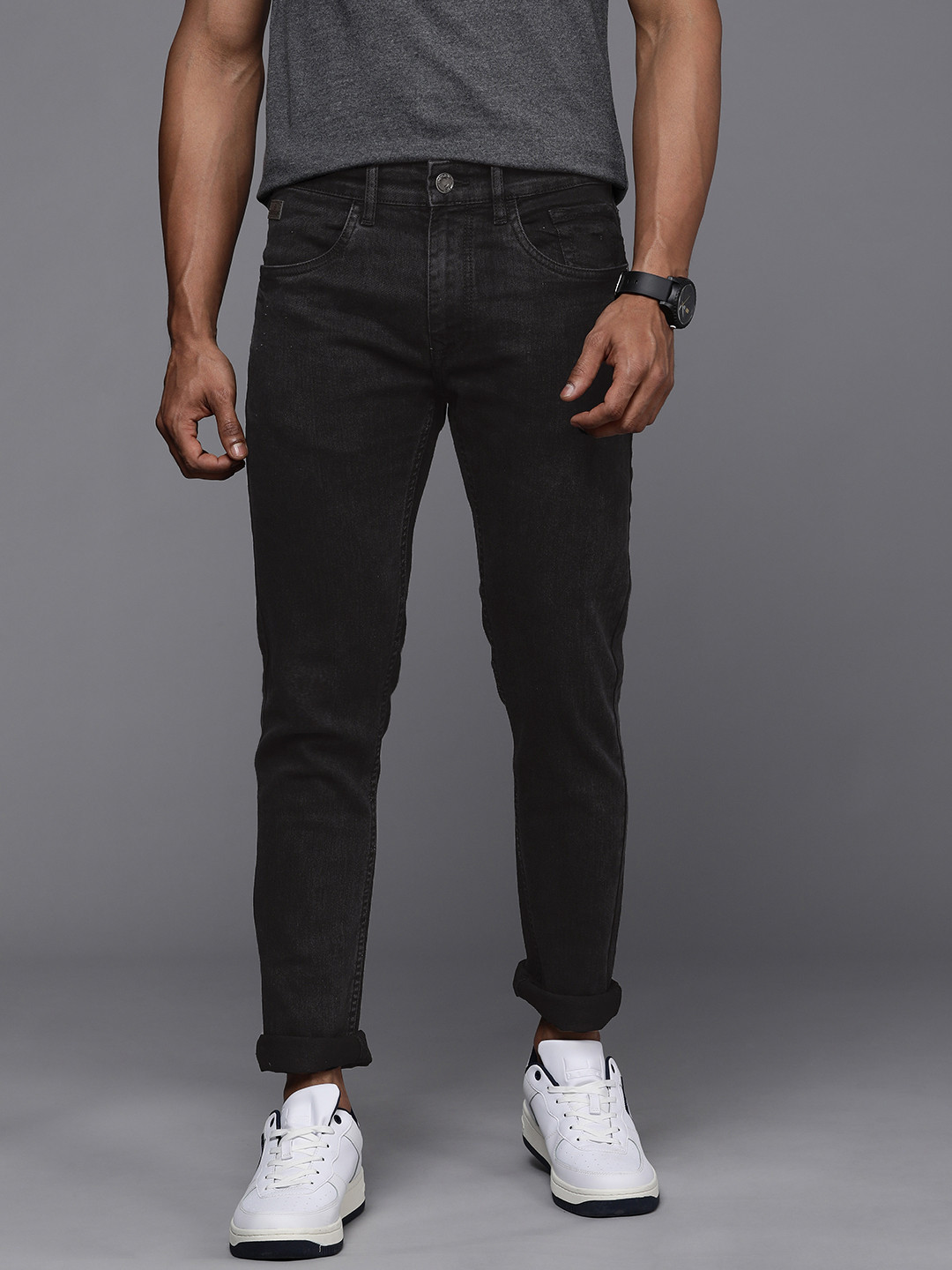 

WROGN Men Black Slim Tapered Fit Light Fade Stretchable Jeans