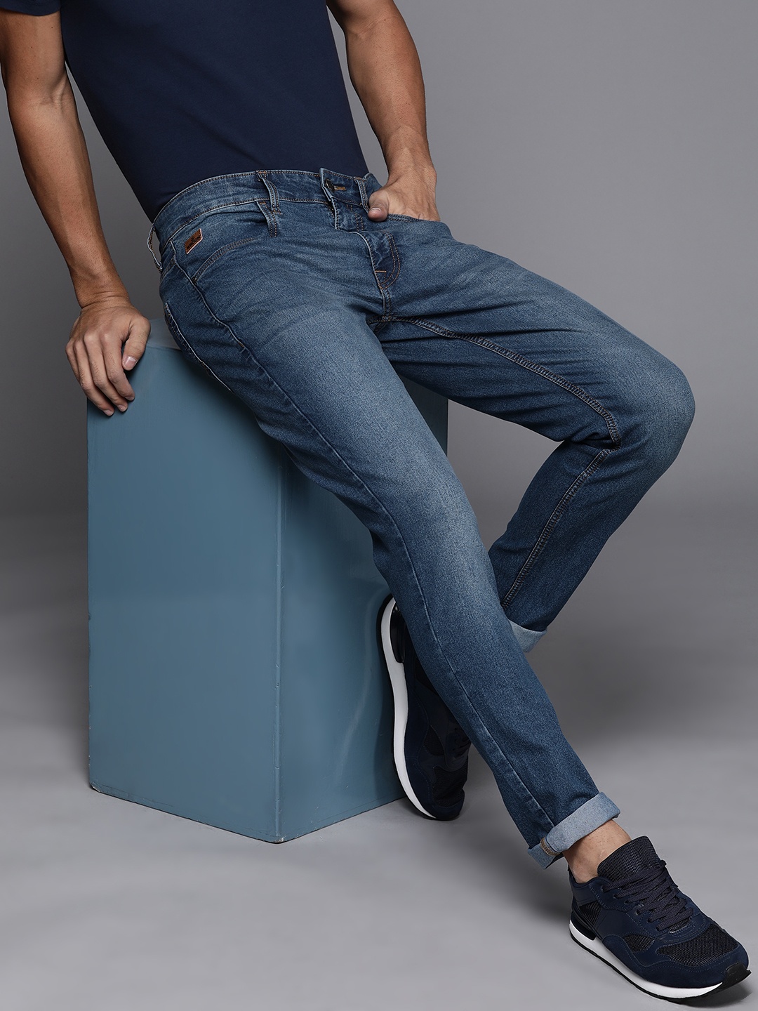 

WROGN Men Blue Slim Fit Light Fade Stretchable Jeans