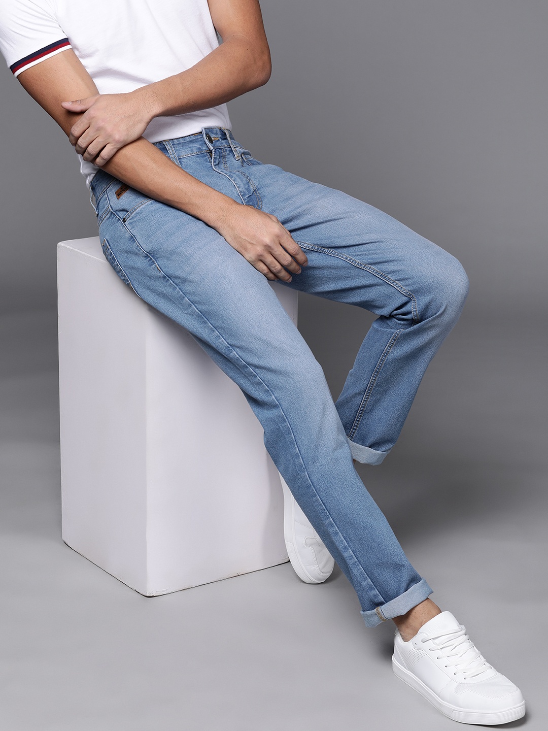

WROGN Men Blue Straight Fit Light Fade Stretchable Jeans