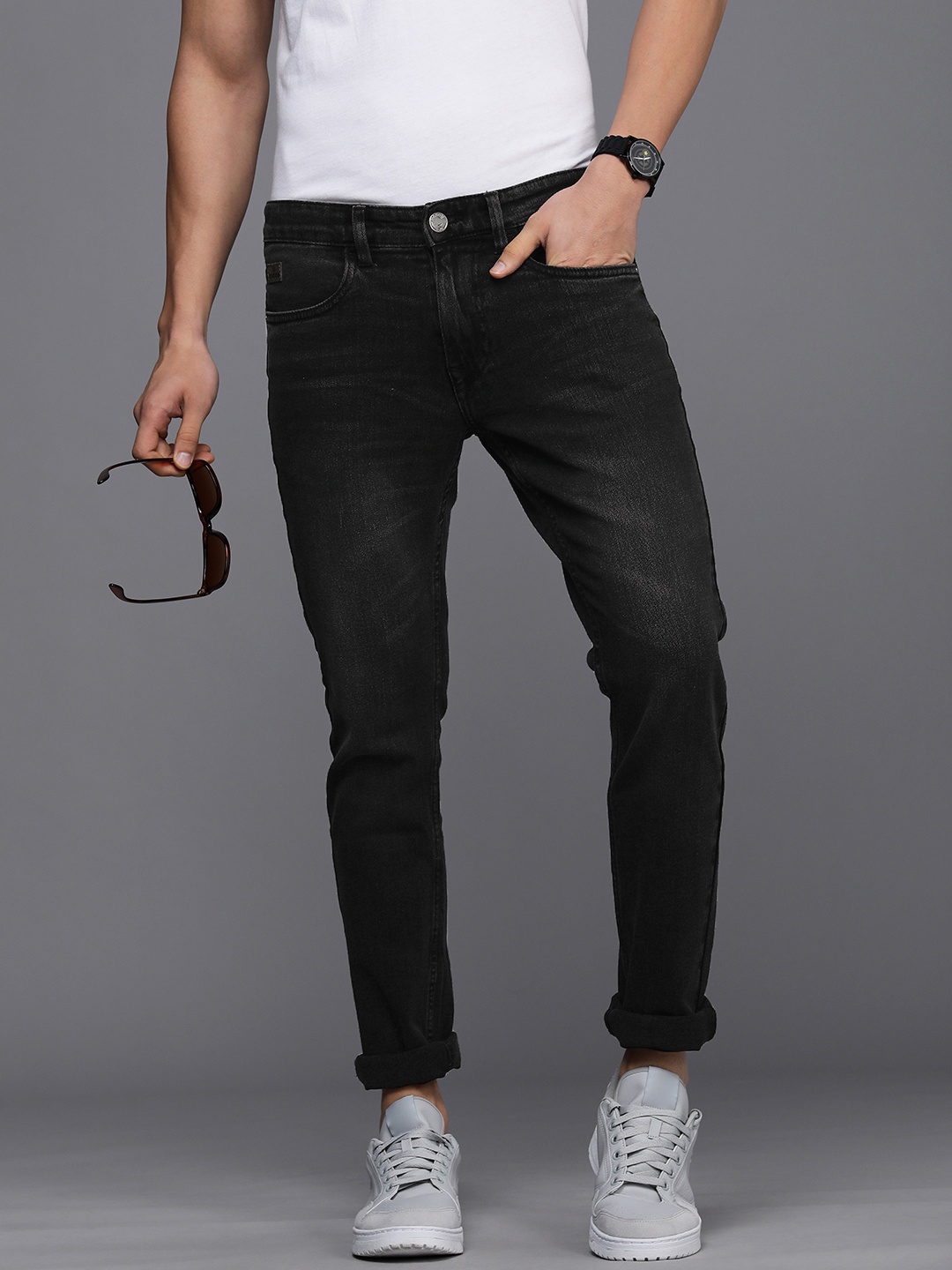 

WROGN Men Charcoal Grey Slim Fit Mid-Rise Light Fade Jeans