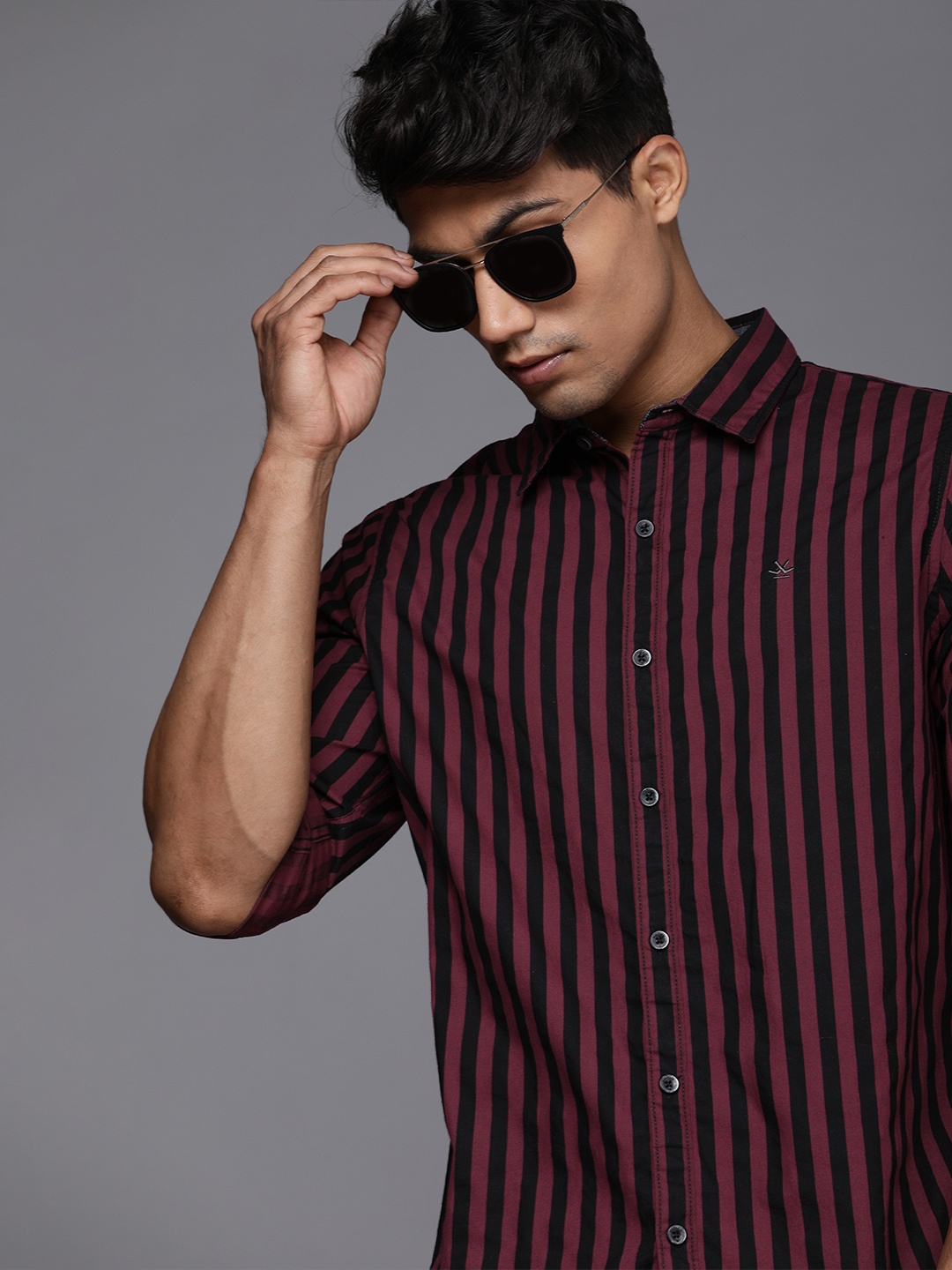 

WROGN Men Maroon And Black Slim Fit Striped Pure Cotton Casual Shirt