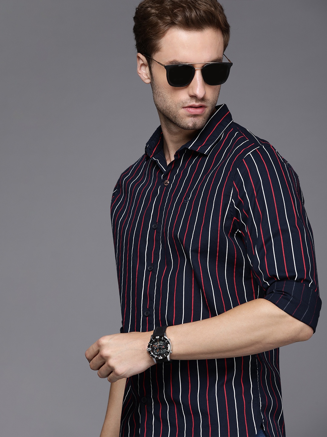 

WROGN Men Navy Blue And Red Slim Fit Striped Pure Cotton Casual Shirt