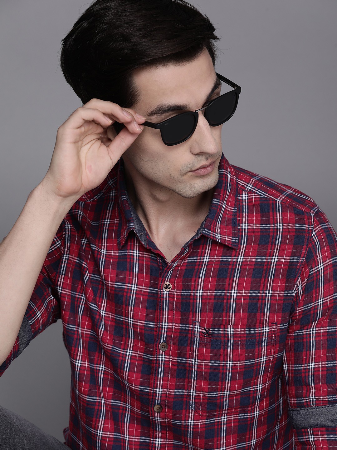 

WROGN Men Red And Navy Blue Slim Fit Checked Pure Cotton Casual Shirt