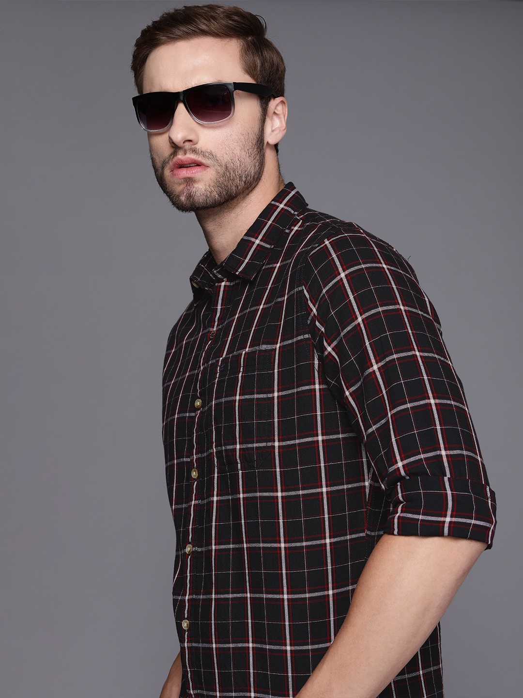 

WROGN Men Black And Red Slim Fit Tartan Checked Pure Cotton Casual Shirt