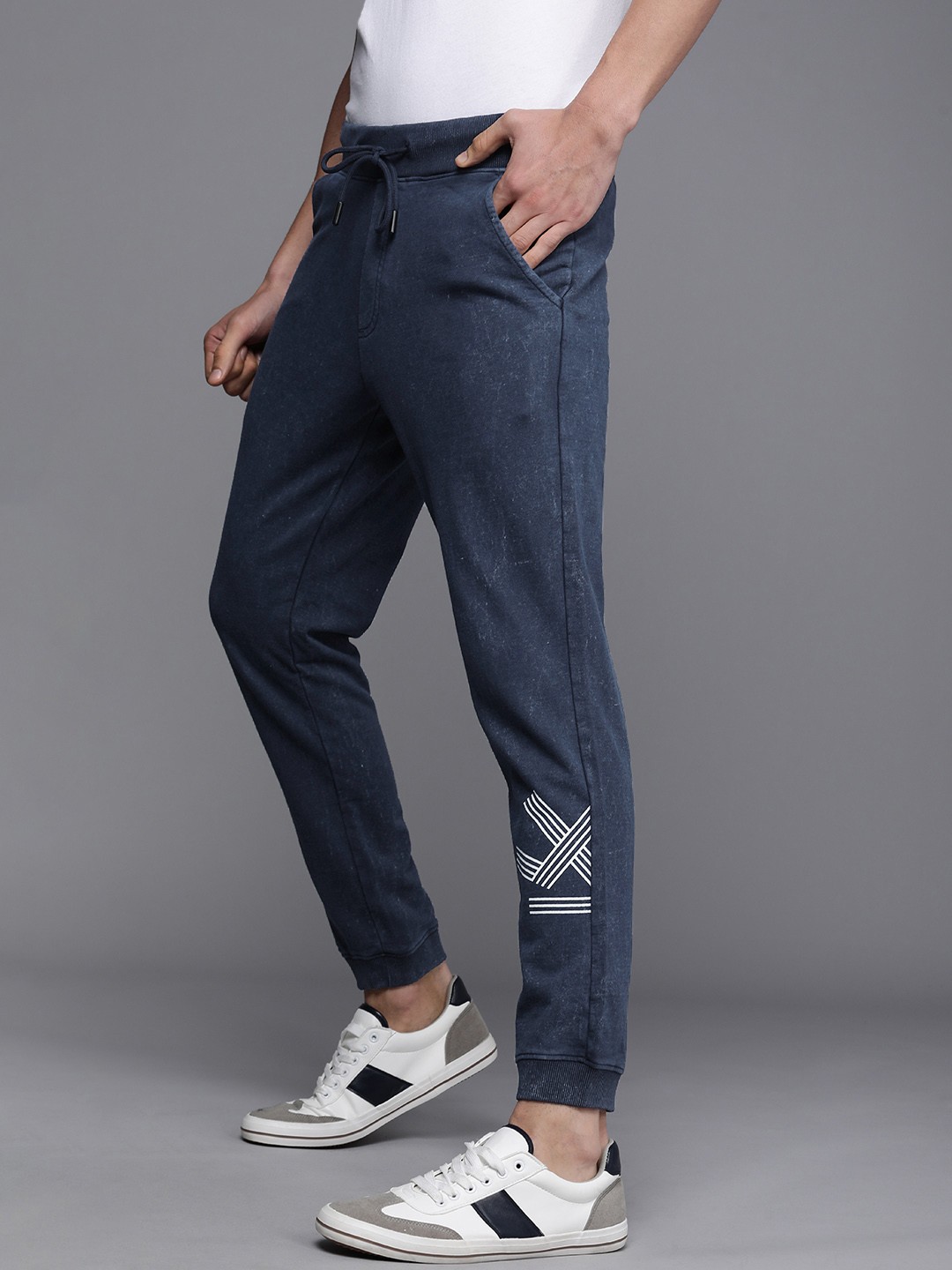 

WROGN Men Navy Blue Slim Fit Brand Logo Print Detail Pure Cotton Joggers