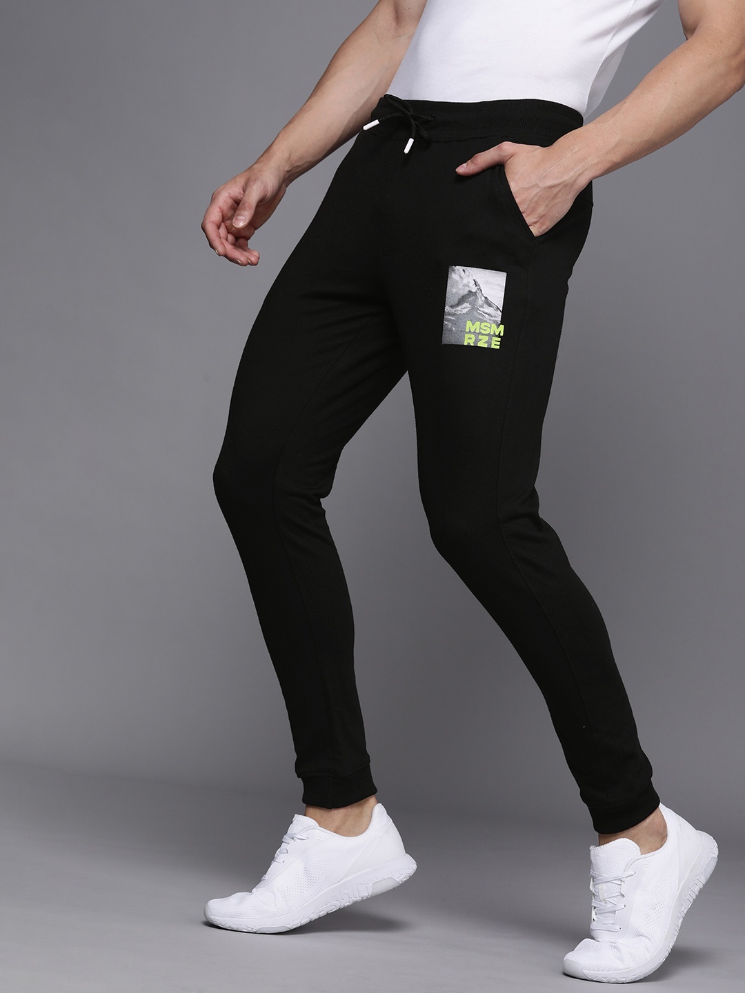 

WROGN Men Black Solid Joggers