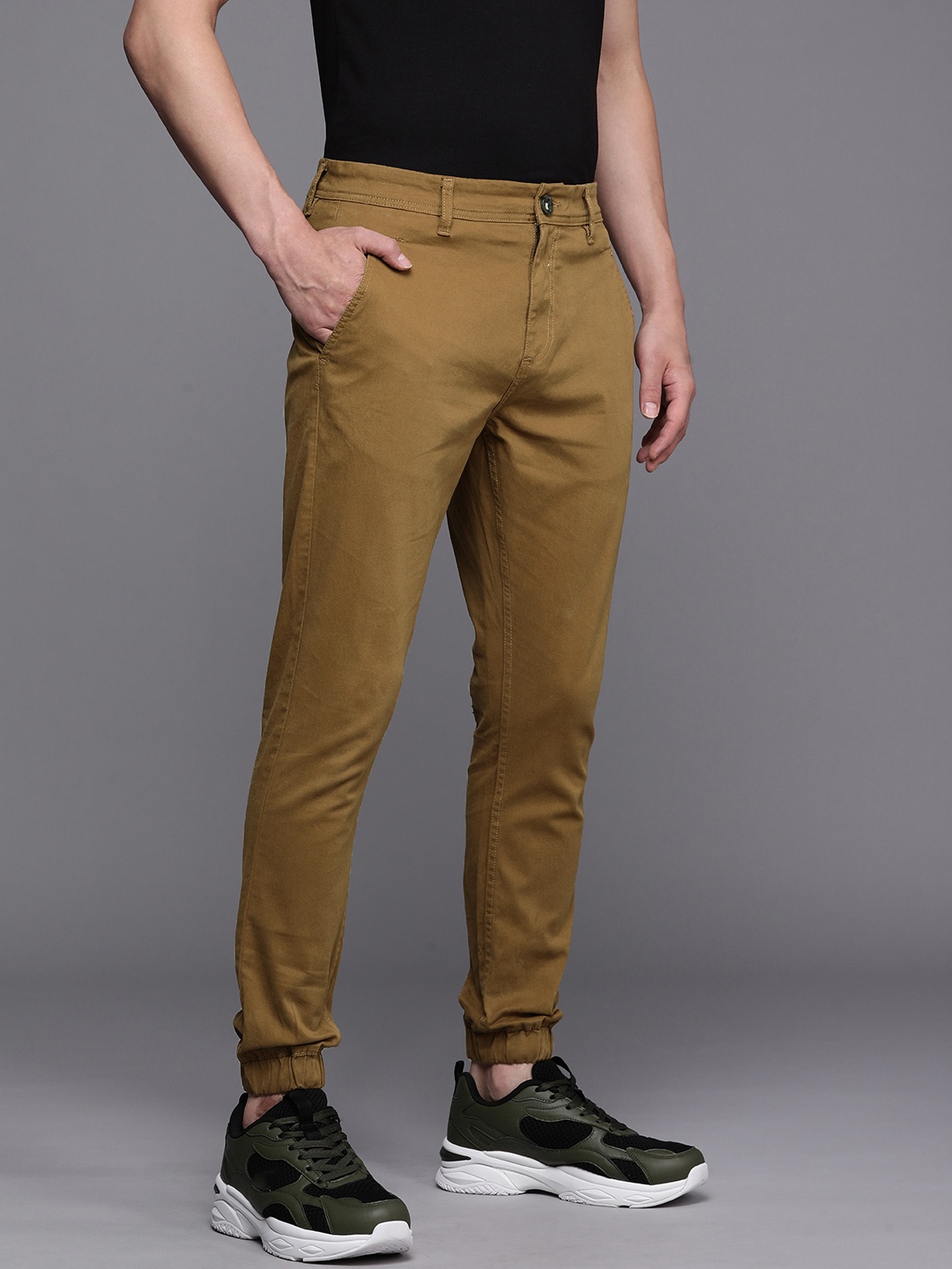 

WROGN Men Khaki Solid Mid-Rise Jogger Fit Trousers