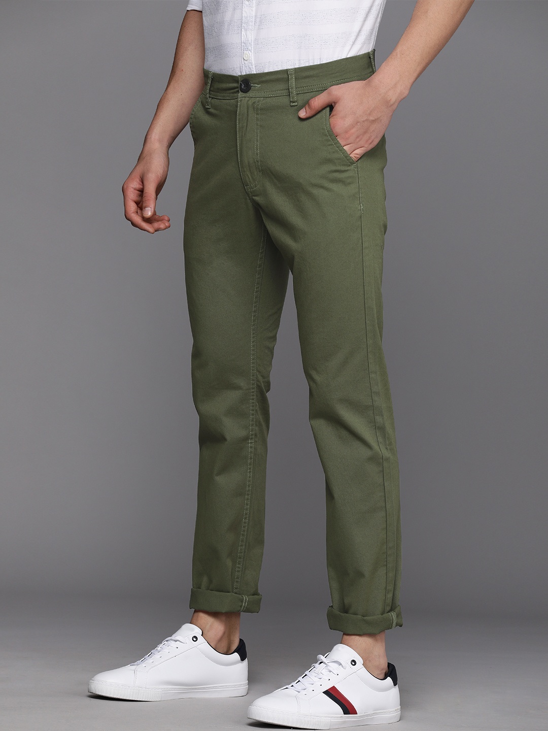 

WROGN Men Green Slim Fit Pleated Trousers