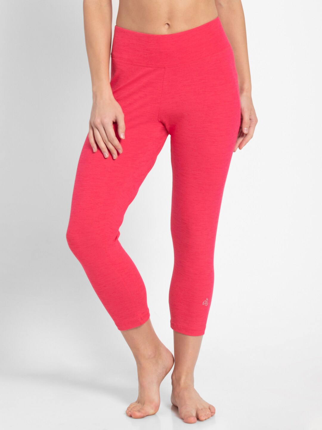 

Jockey Women Pink Solid Capri Track Pants