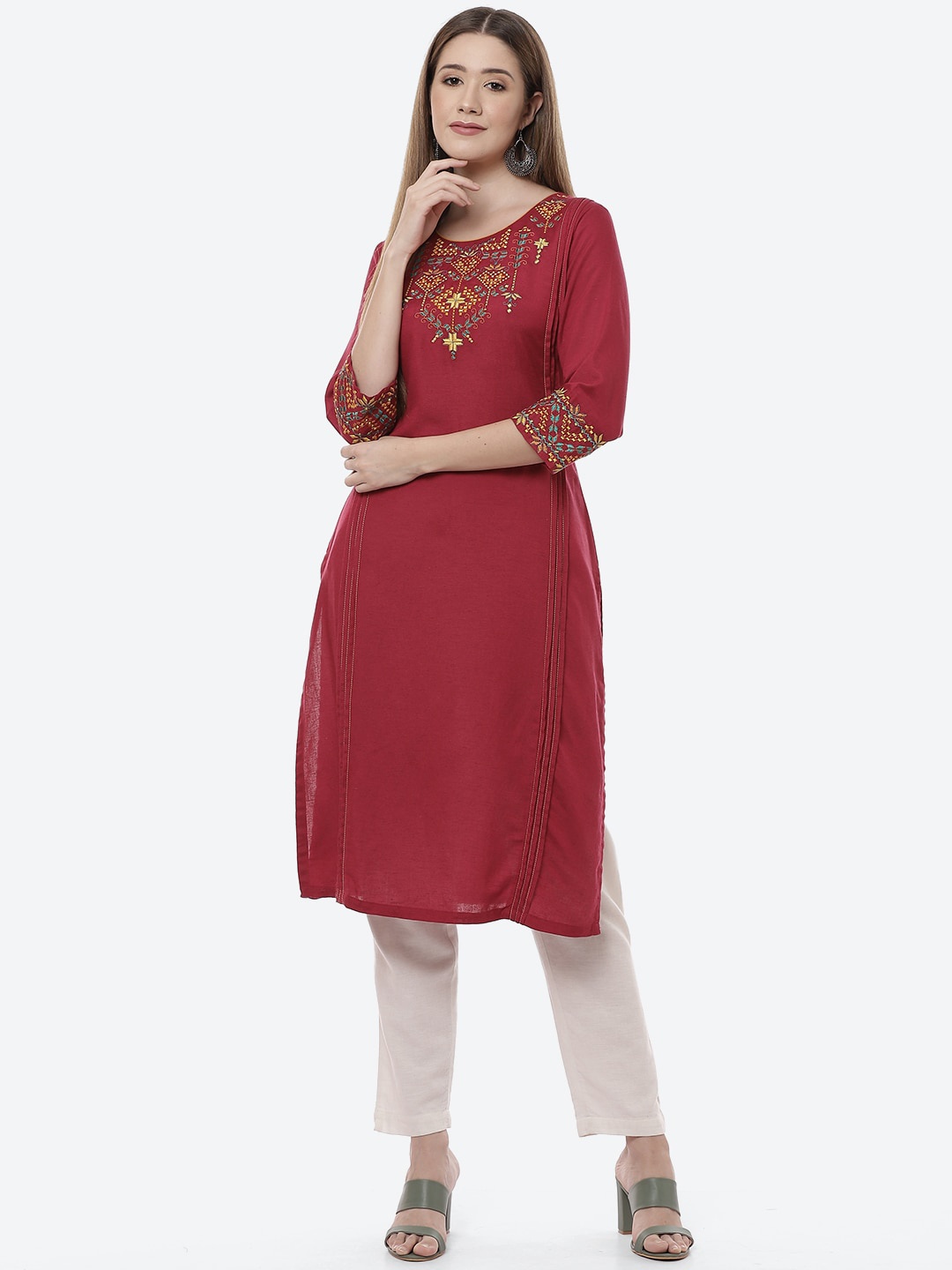 

Rangriti Women Maroon Embroidered Thread Work Kurta