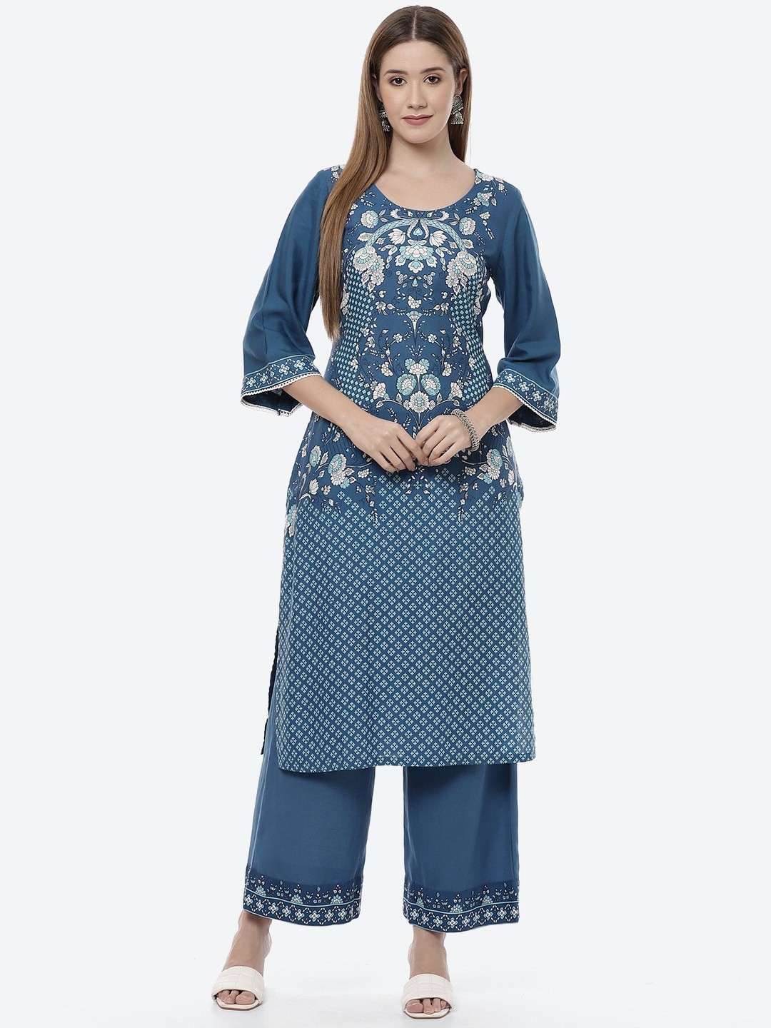 

Rangriti Women Navy Blue Geometric Printed Flared Sleeves Kurta