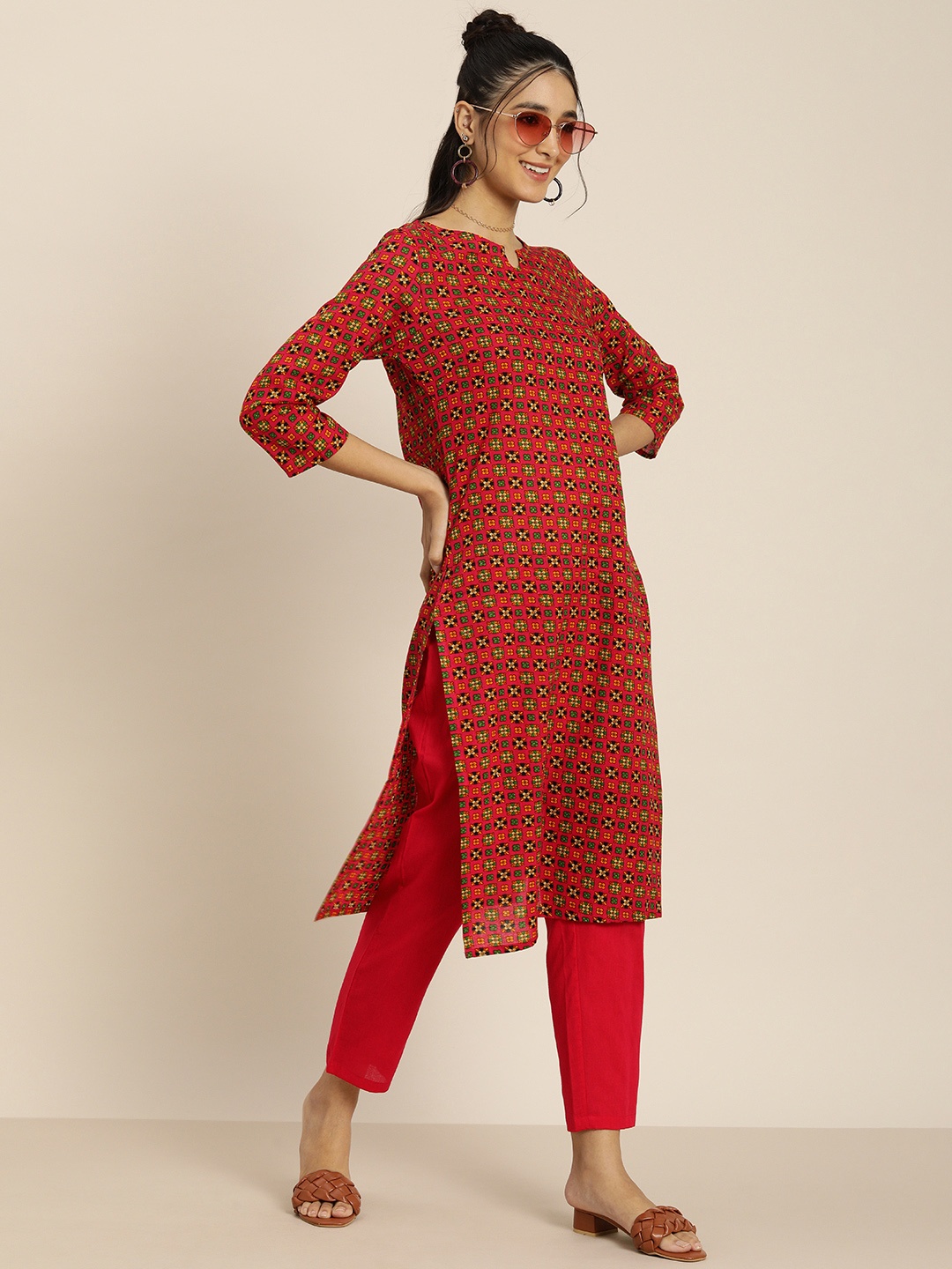 

Sangria Women Pink Pure Cotton Bandhani Printed Kurta with Trousers