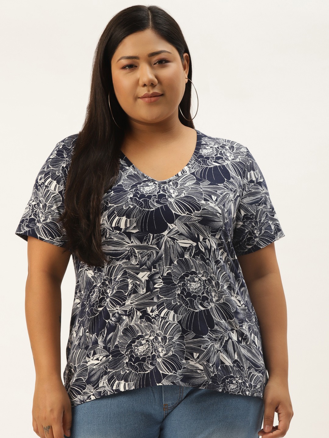 

Rute Women Black & White Floral Printed Pure Cotton Plus Size T-shirt
