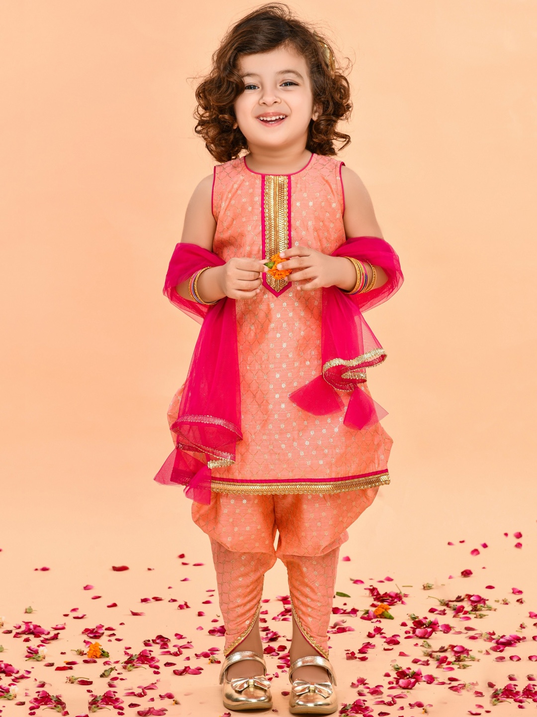 

SAKA DESIGNS Girls Peach-Coloured Ethnic Motifs Empire Kurta with Dhoti Pants & With Dupatta
