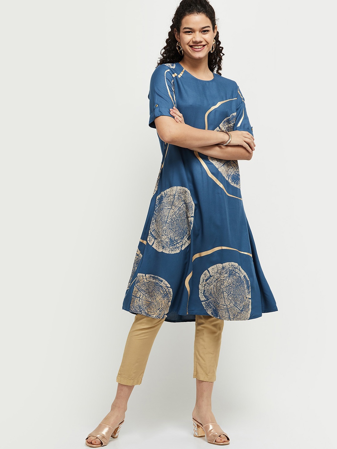 

max Women Blue & Gold-Toned Printed Kurta