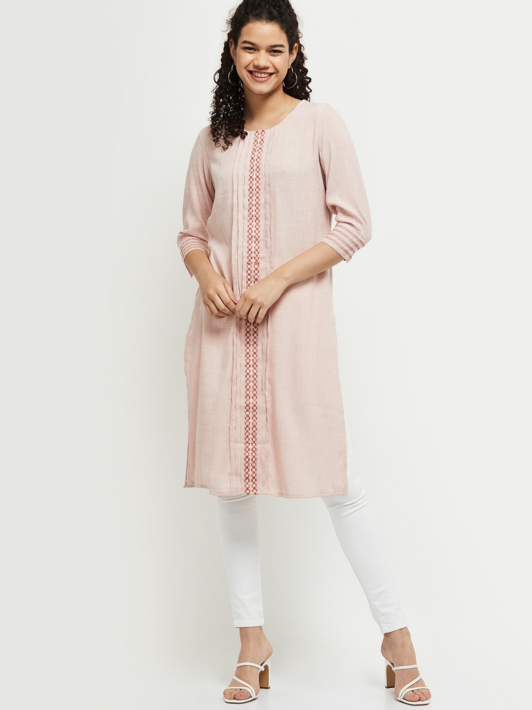 

max Women Pink Geometric Yoke Design Thread Work Kurta