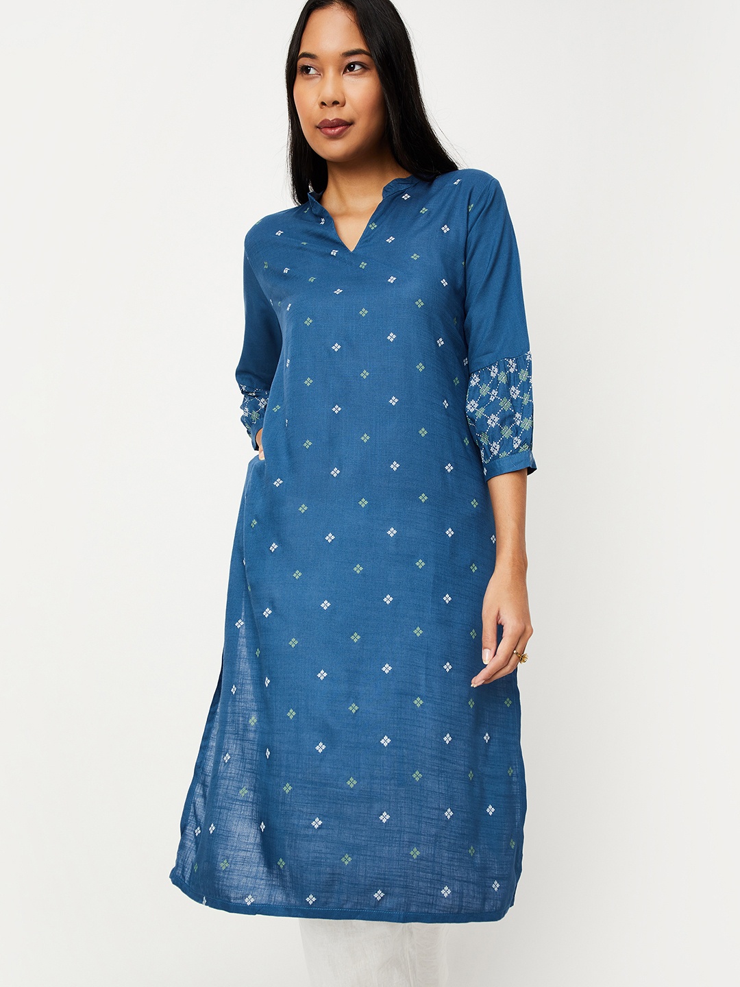 

max Women Blue Embroidered Kurta