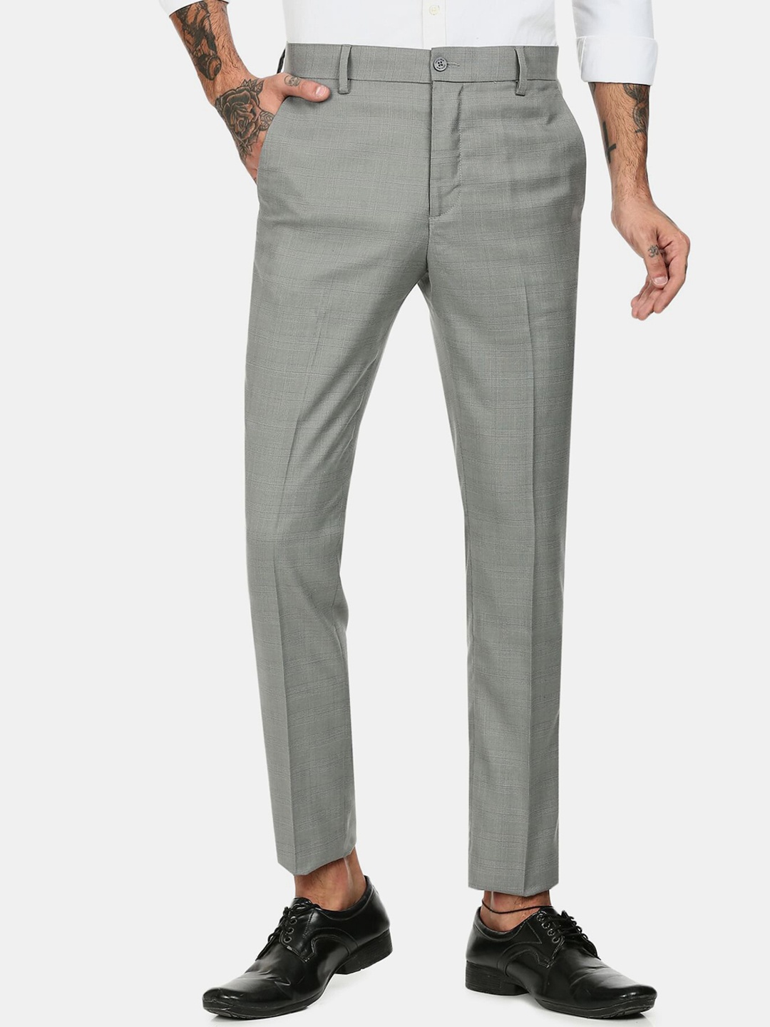 

Excalibur Men Grey Striped Trousers