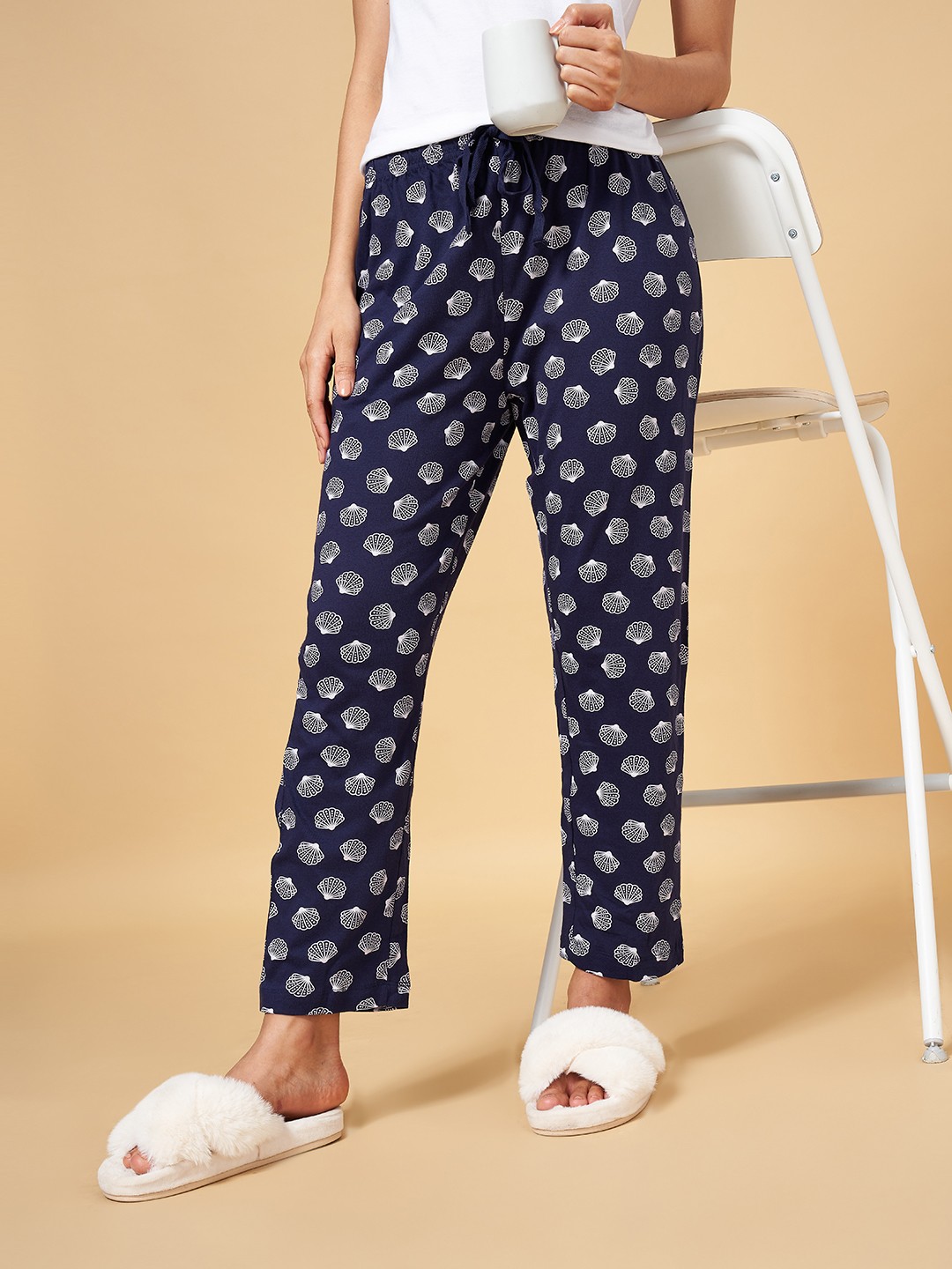 

People Women Navy Blue & White Printed Pure Cotton Cropped Lounge Pants