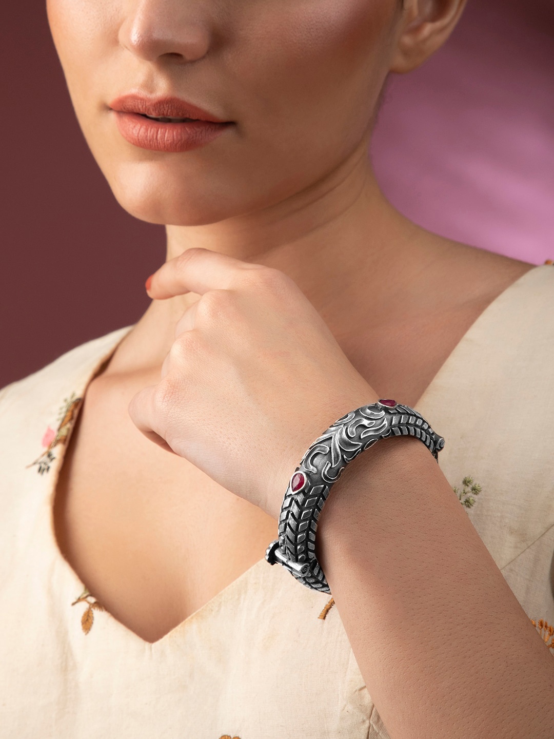 

Rubans Women Silver-Toned & Pink Oxidised Bangle-Style Bracelet