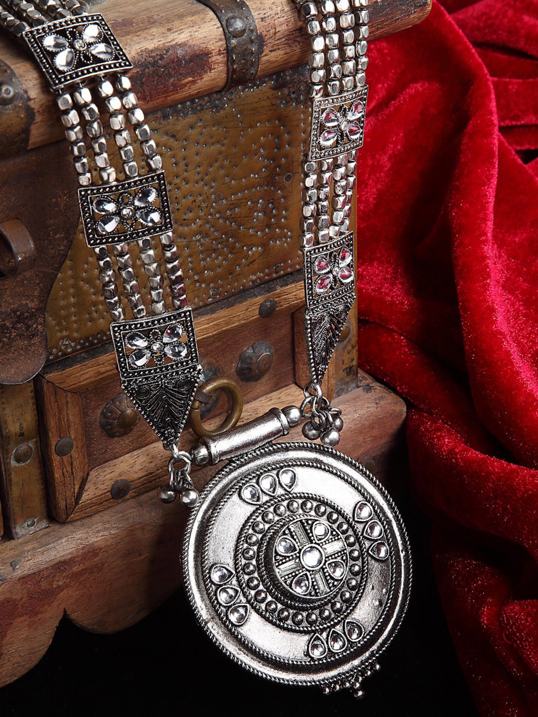 

Moedbuille Silver-Toned Brass Silver-Plated Oxidised Necklace