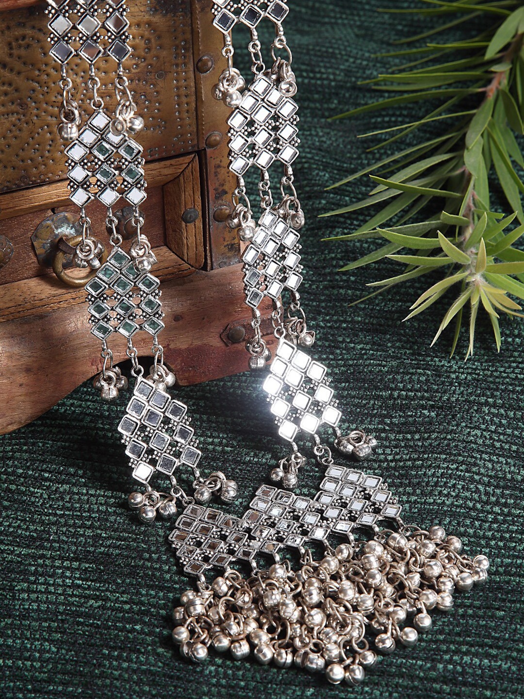

Moedbuille Silver-Toned & Black Brass Silver-Plated Mirror Necklace