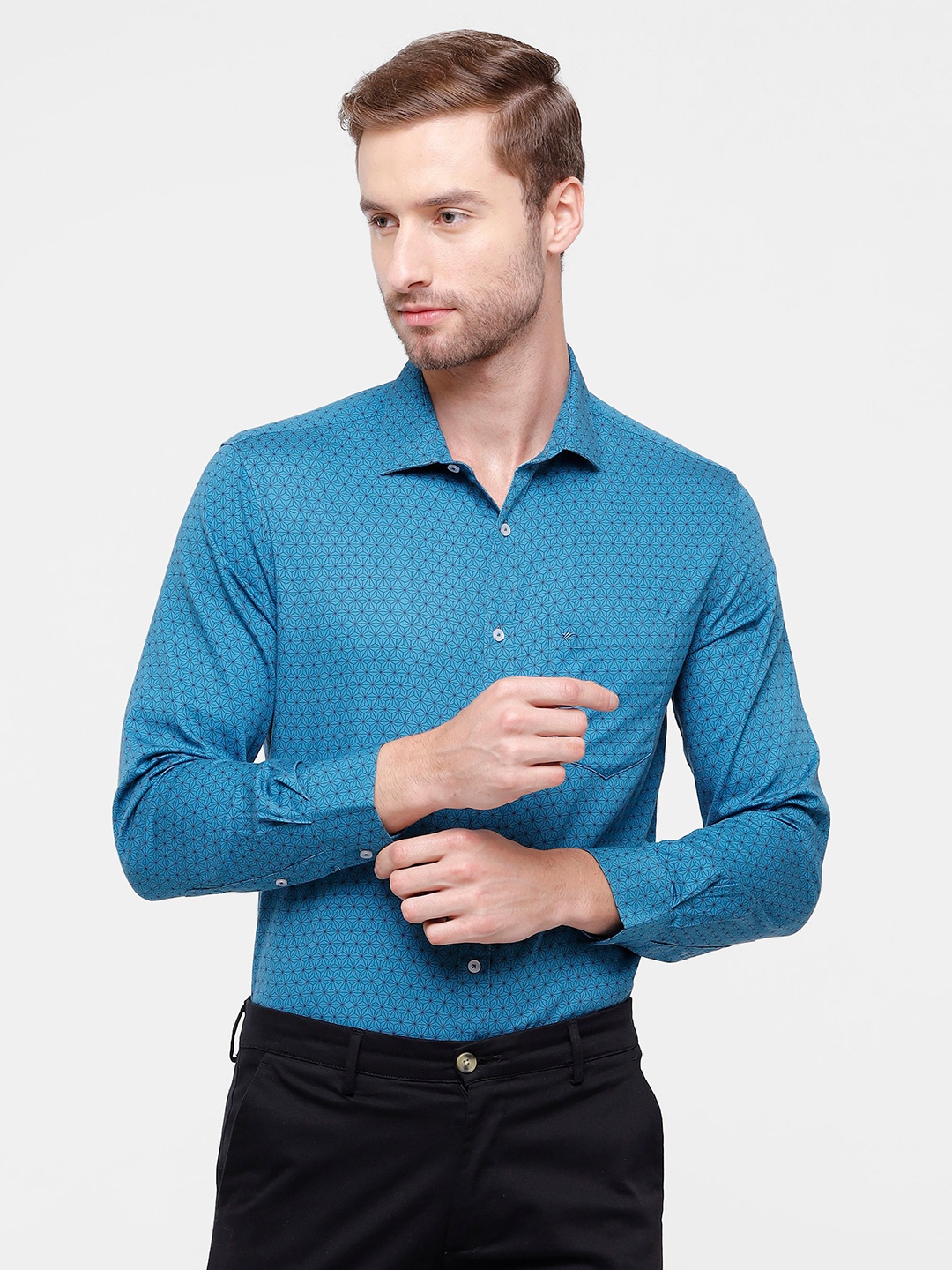 

CROYDON Men Blue Geometric Printed Semiformal Shirt