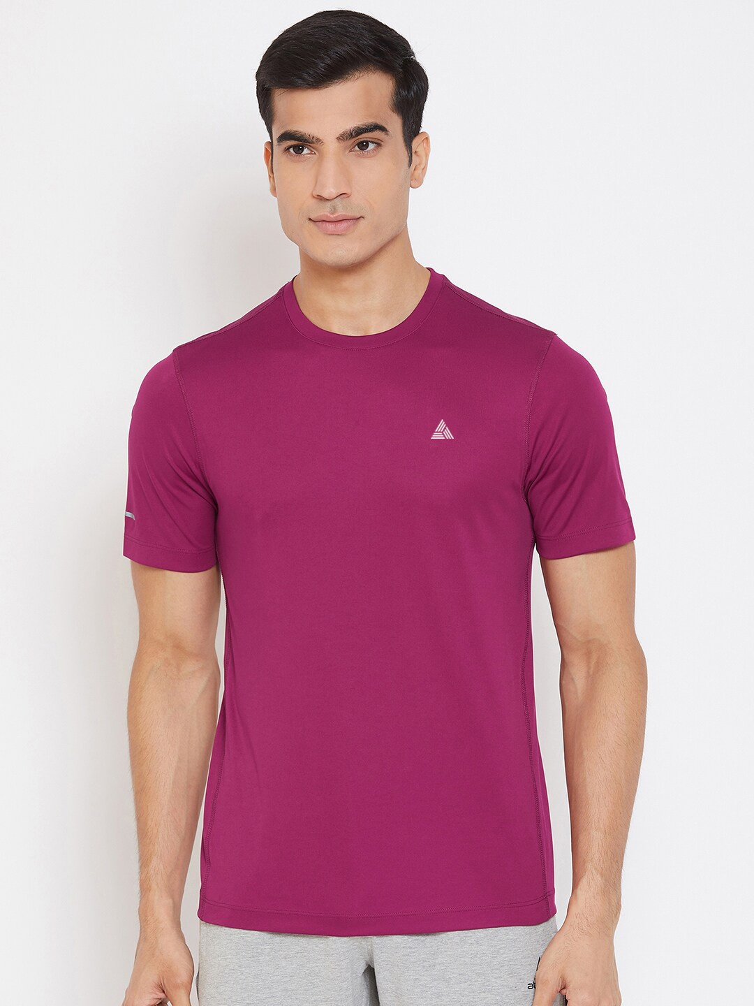 

ATHLISIS Men Maroon Slim Fit Training or Gym T-shirt