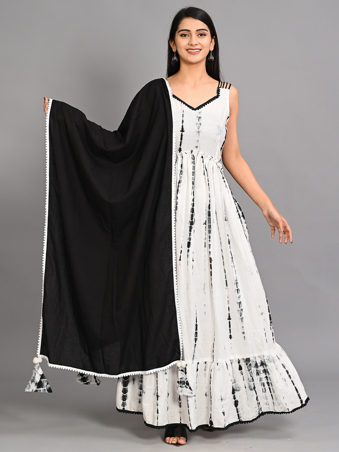 

Bavaria Women White Dyed Pure Cotton Kurta with Dupatta