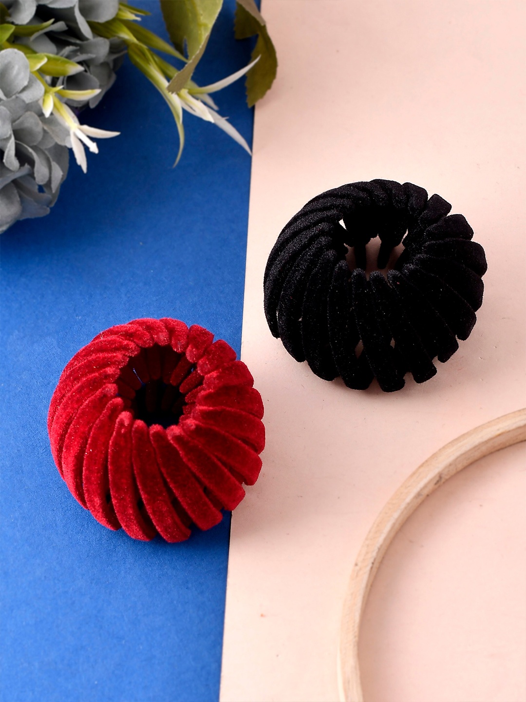 

Silvermerc Designs Women Black & Red Set of 2 Ponytail Holders