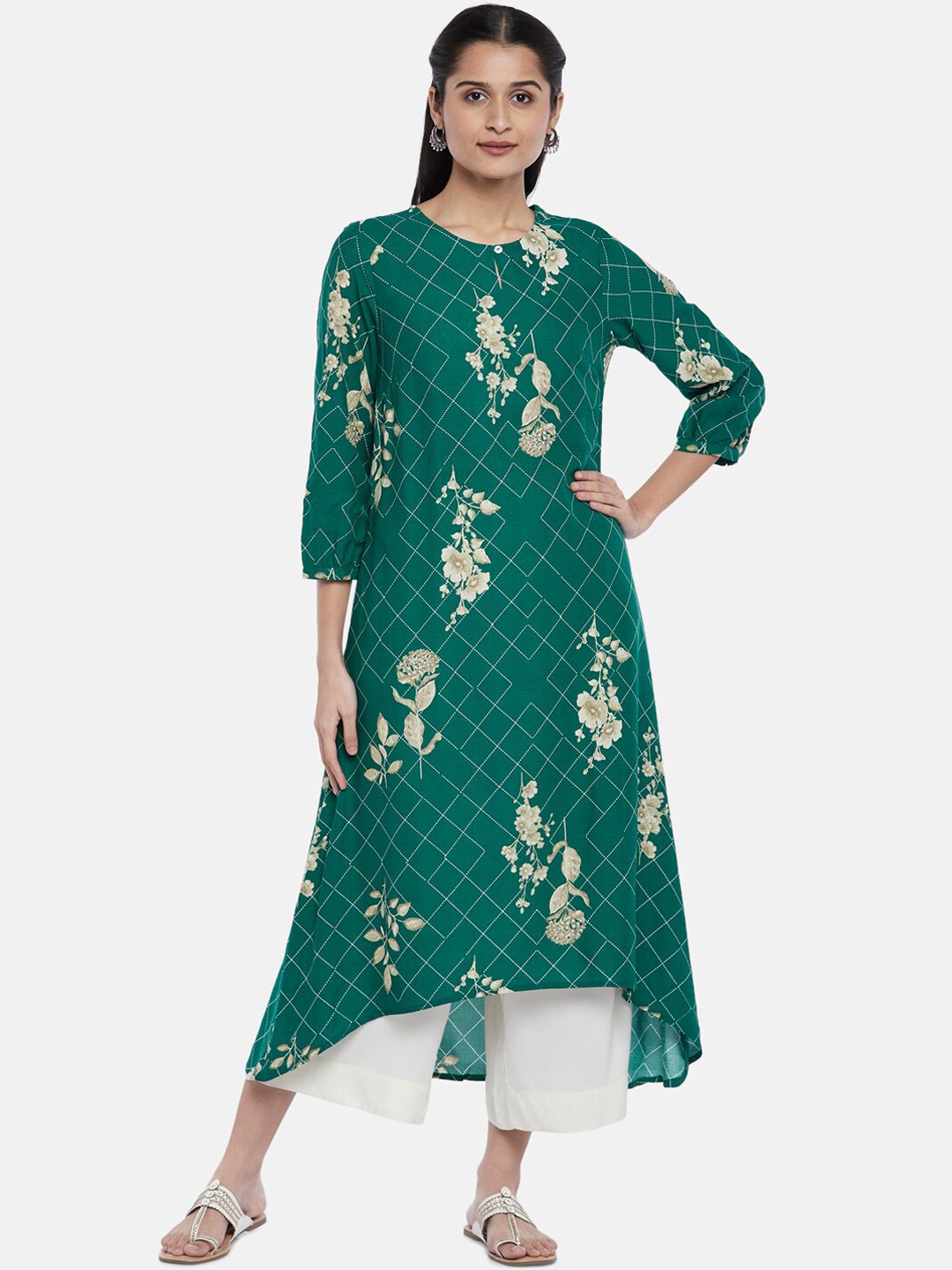

RANGMANCH BY PANTALOONS Women Green Printed Keyhole Neck Flared Sleeves Thread Work Kurta