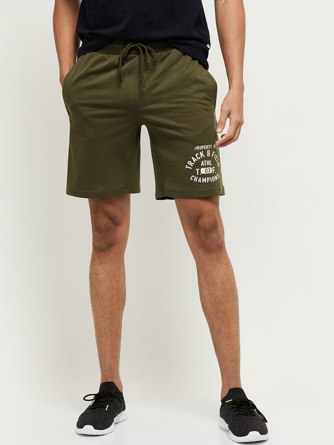 

max Men Green Sports Shorts