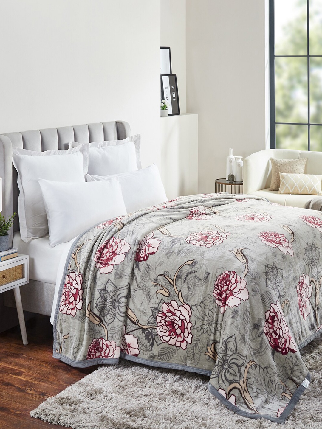 

Trident Grey & Purple Floral AC Room 300 GSM Double Bed Blanket
